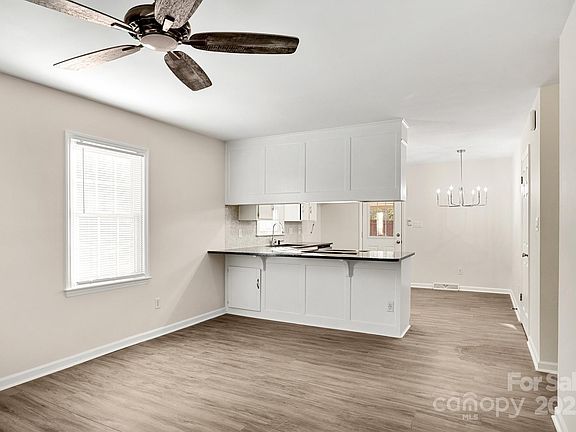 5th image of 205 Peyton Ct