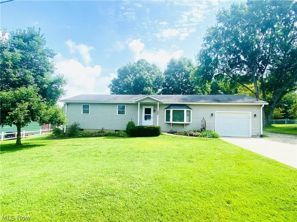 106 Oak Dr, Little Hocking, OH 45742