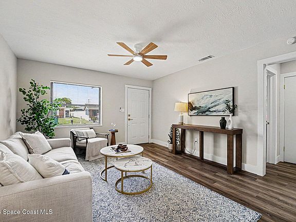 3rd image of 401 Poinciana Dr