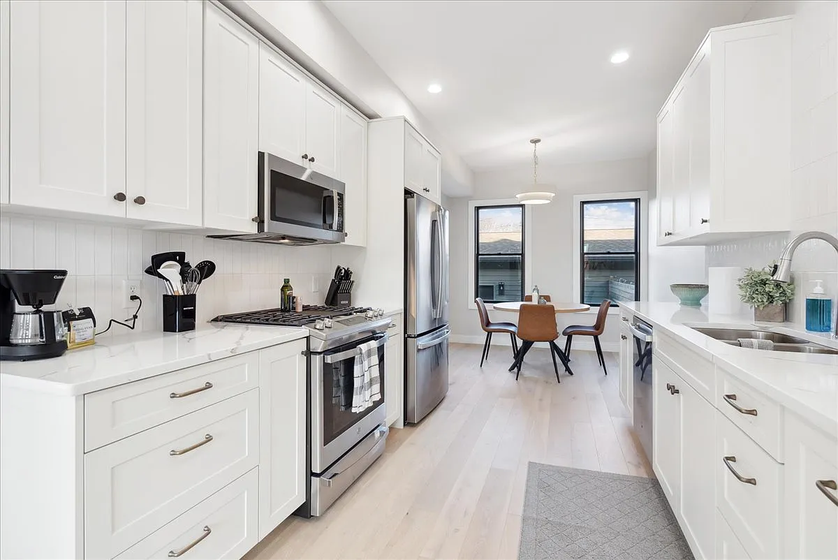 3 bed, 2.5 bath, 1380 sqft, $2,650 — Photo 3
