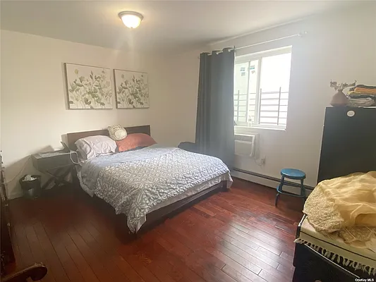 Sold by Skylux Realty, Inc | media 8