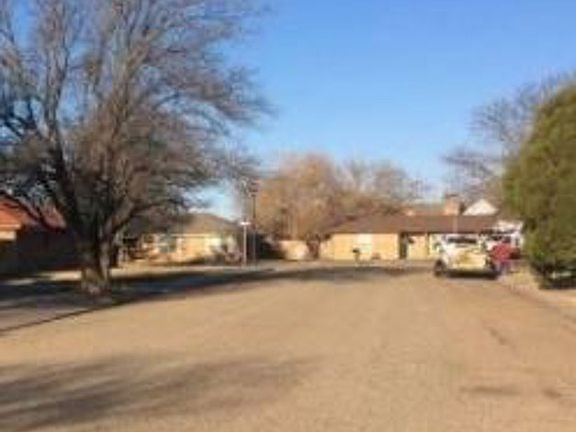 Exterior Neighborhood (street photo)