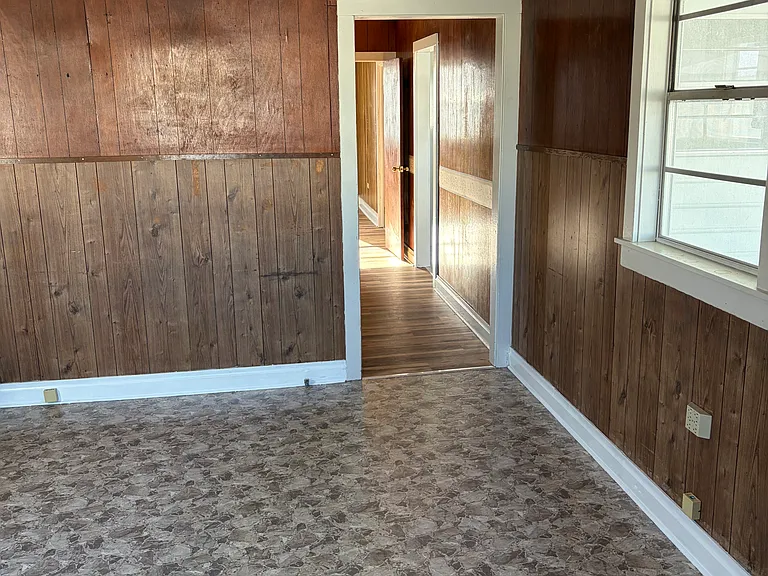 1033 General Nicholls Ave — Photo 4