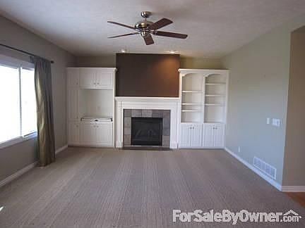 FAMILY ROOM ON MAIN LEVEL
						:
						BUILT-INS. CONNECTED TO KITCHEN