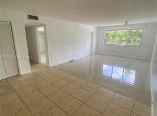 6930 Miami Gardens Dr #1202, Hialeah, FL 33015