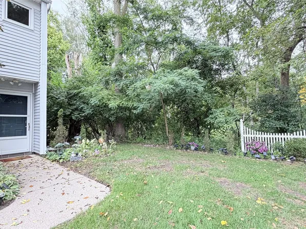 18 Rose Petal Ct, Mount Clemens, MI 48043