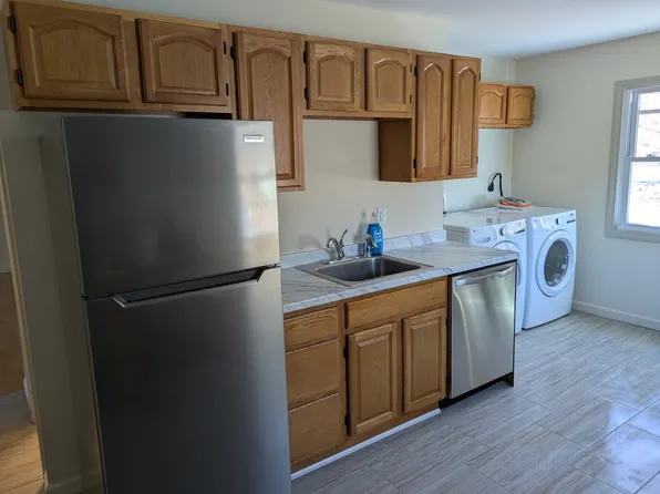 1 Inchcliffe Dr #1A, Gales Ferry, CT 06335