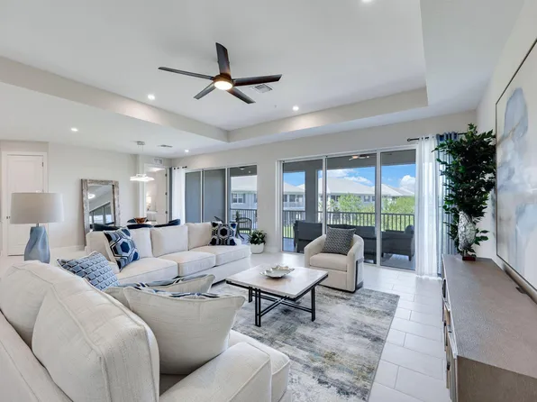 273 Indies Dr E #202, Naples, FL 34114