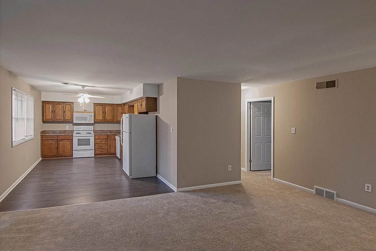 Elmwood Apartments — Photo 4