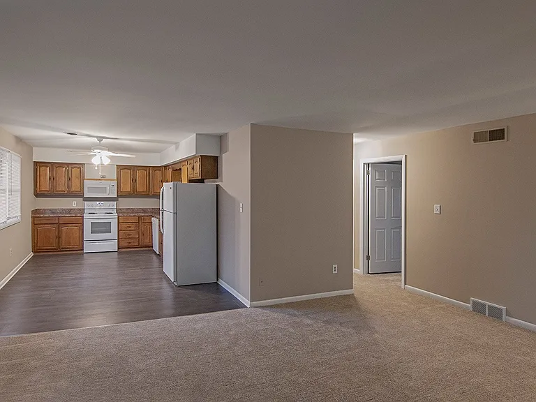 Elmwood Apartments — Photo 4