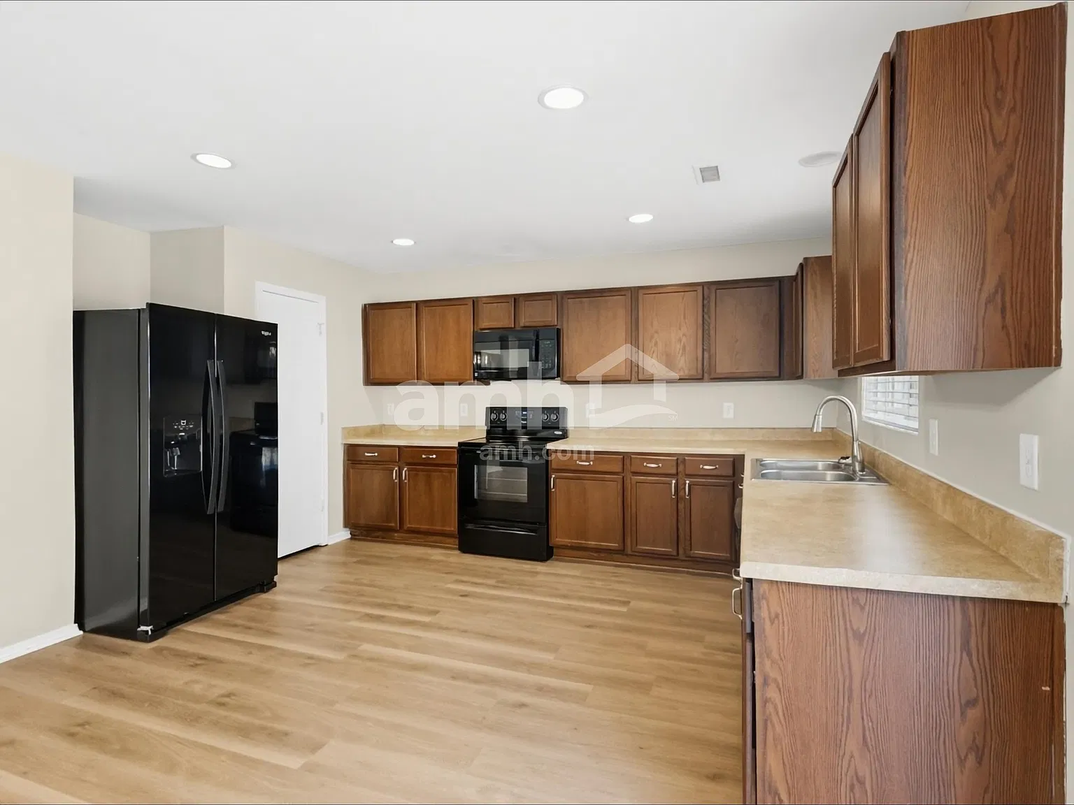 3 bed, 2.5 bath, 1794 sqft, $2,245 — Photo 4
