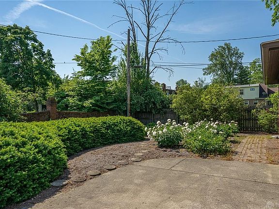 5th image of 308 W Dorothy Ln