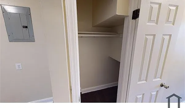 3 bed, $2,549 — Photo 2