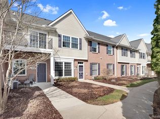 1030 Shiawassee Cir, Howell, MI 48843