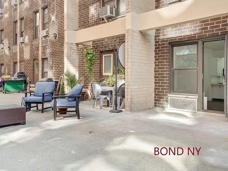 235 W 22nd St #2A — Photo 4