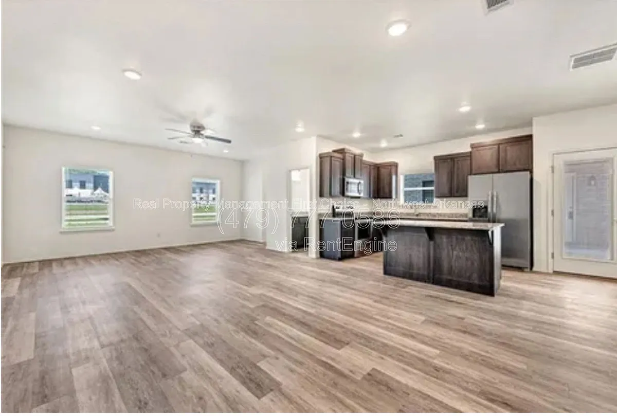 Building Photo - 733 S Benchmark Ln #2