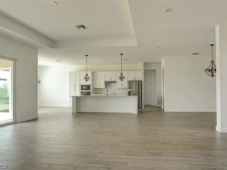 7796 Lakes Edge Ln — Photo 10