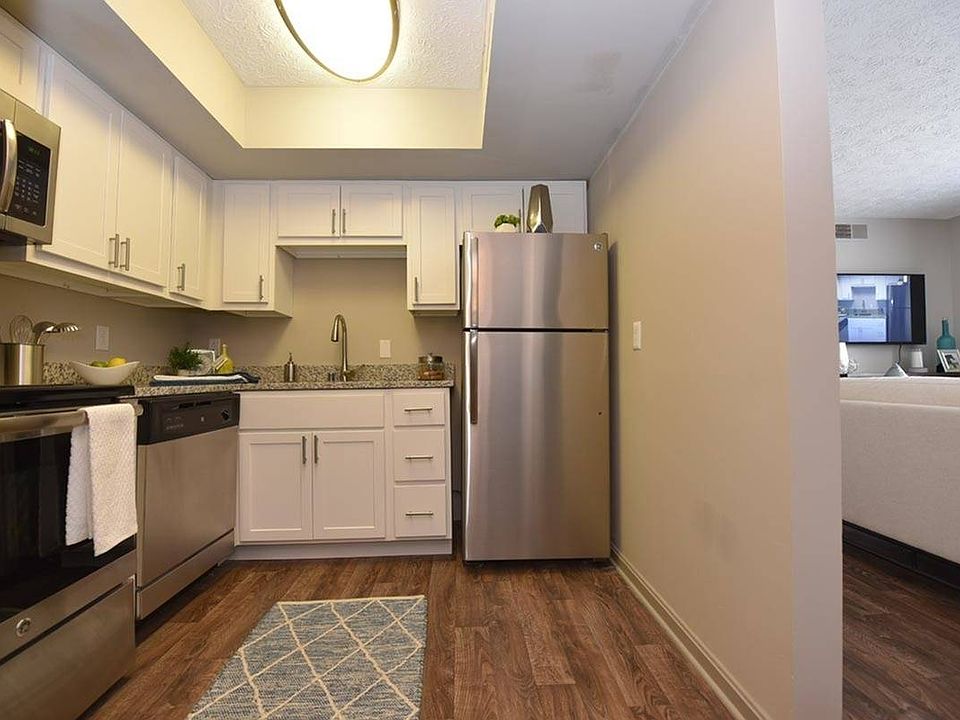 Kitchen with stainless steel appliances, modern cabinetry, and hardwood-style flooring
