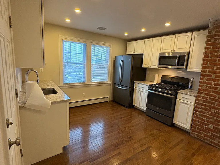 187 Longview Ave #2 — Photo 1
