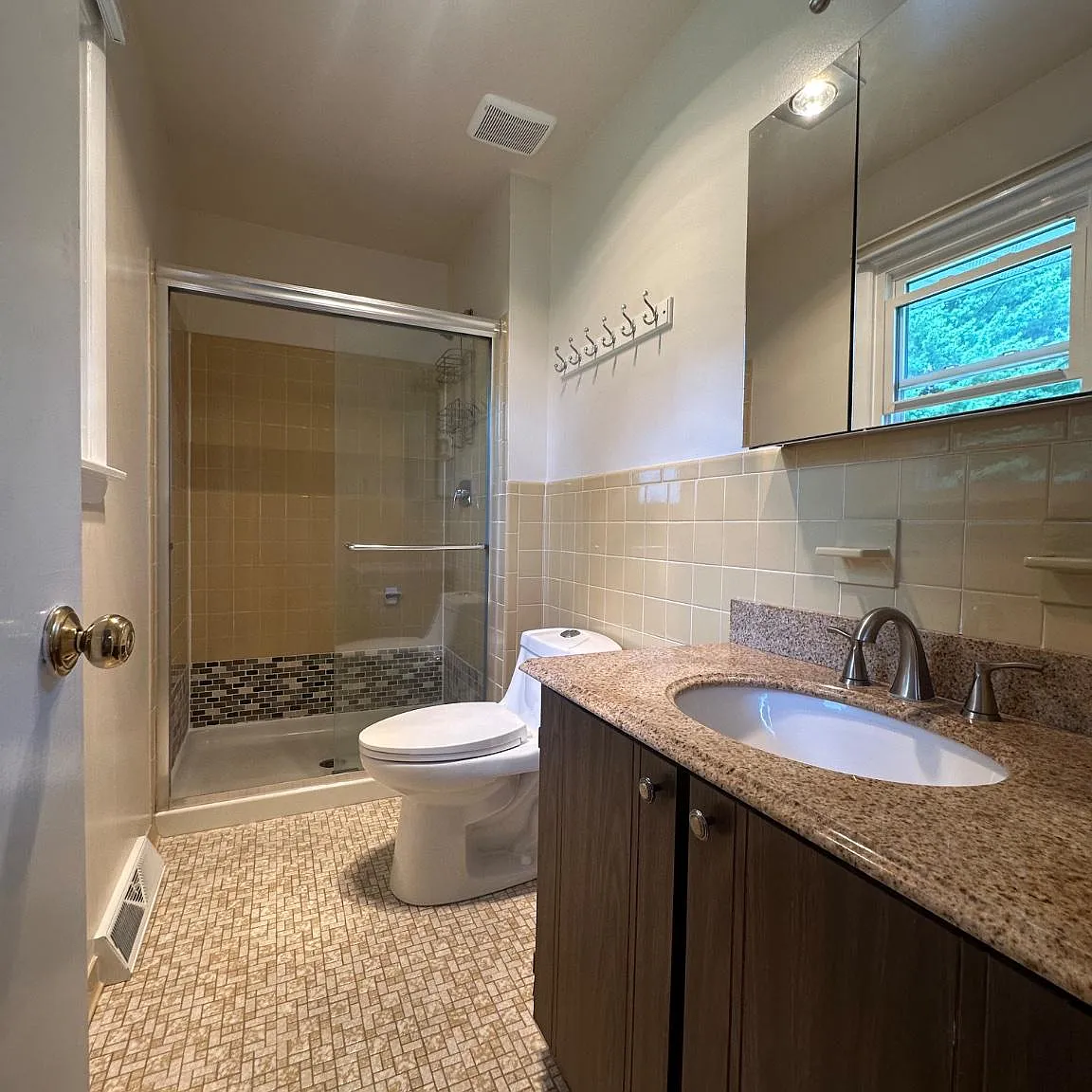 4 bed, 2.5 bath, 2186 sqft, $3,550 — Photo 4