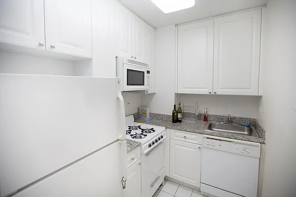 Rented by Avenues Real Estate | media 5