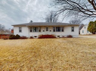 2 Colonial Cir, Storm Lake, IA 50588