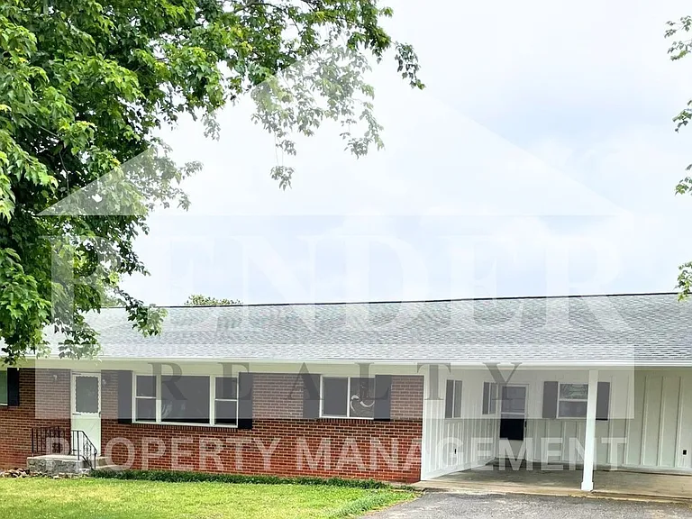 919 Hackberry Dr NW — Photo 1
