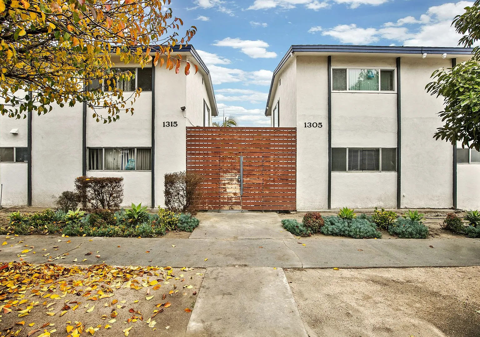 Beautiful 2 Bedroom, 1 Bath Apartment Move-In Ready! — Photo 1