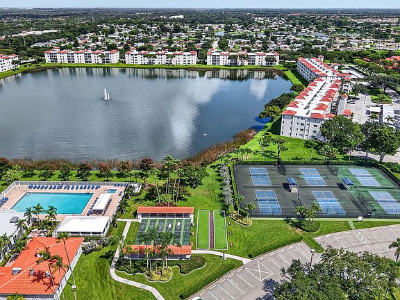 2nd image of 6269 Pointe Regal Circle #307