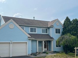 10 Mansfield Way, Oak Ridge, NJ 07438