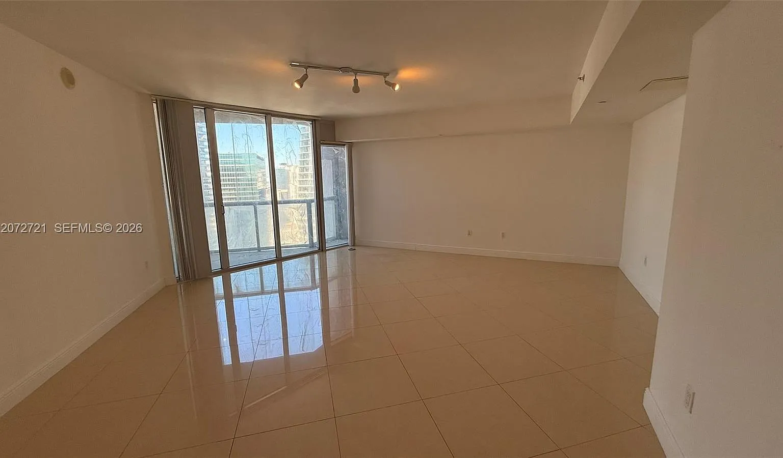 Studio, 598 sqft, $2,800 — Photo 2