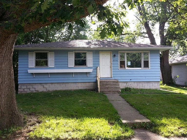 1st image of 2751 Cass St