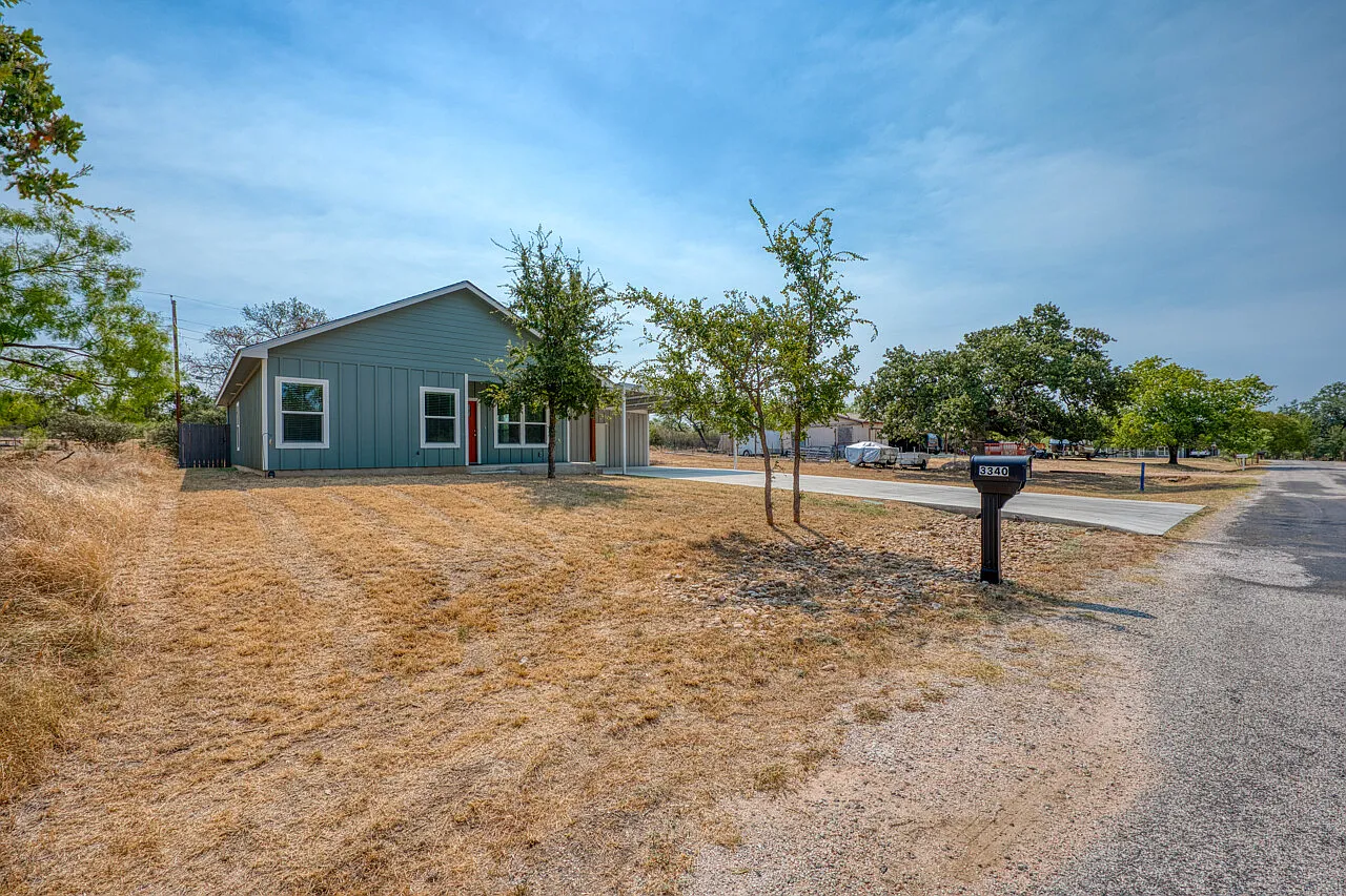 3 bed, 1411 sqft, $2,000 — Photo 1