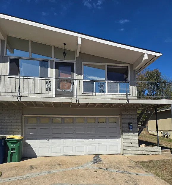 208 Sierra Madre Dr