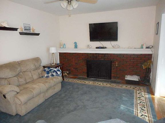 5th image of 4 Daphne Dr