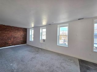 8 N Main St, Chester, NY 10918