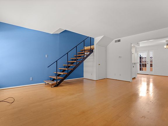 4th image of 7801 Royal Ln