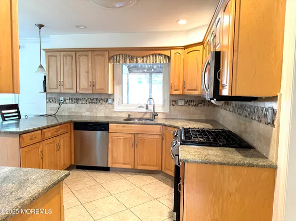 28 Ridge Rd, West Long Branch, NJ 07764