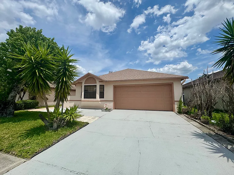 2911 Woolridge Dr — Photo 2