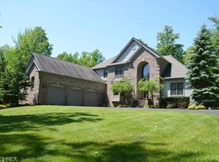 9830 Campton Ridge Dr, Chardon, OH 44024