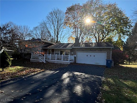 4th image of 850 Marilyn Dr