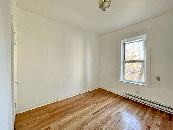 4th image of 1006 Bergen St #2L