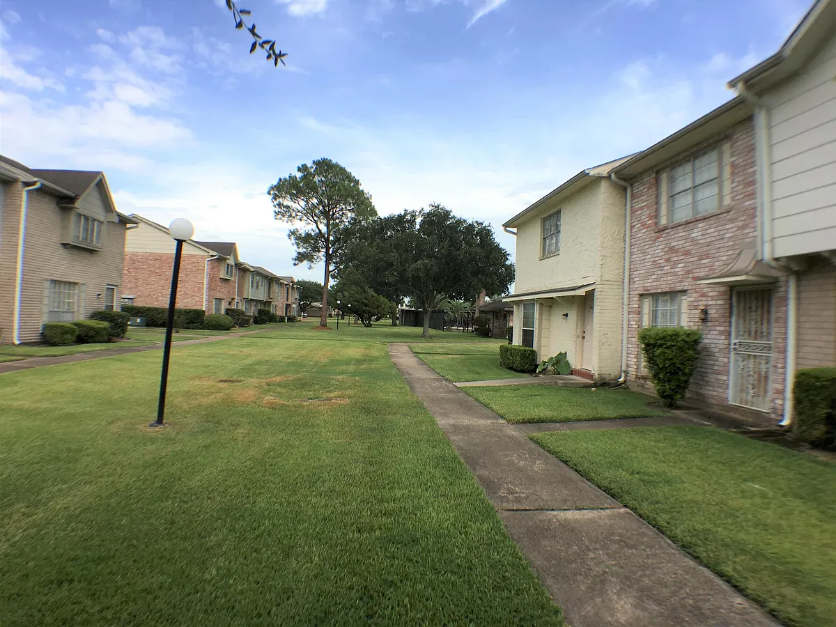 Nice and quiet community with playgrounds, swimming pools, clubhouse. The management office is on the site. - 13055 Clarewood Dr