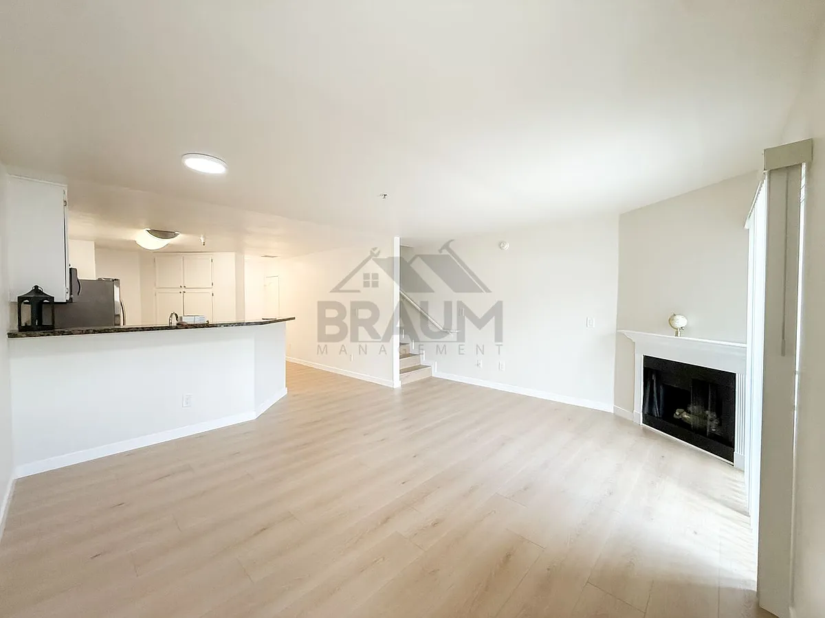 Building Photo - 7323 Winnetka Ave