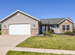 823 Hampton Dr, Williamsburg, IA 52361