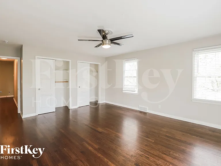 8712 Marty Ln — Photo 11