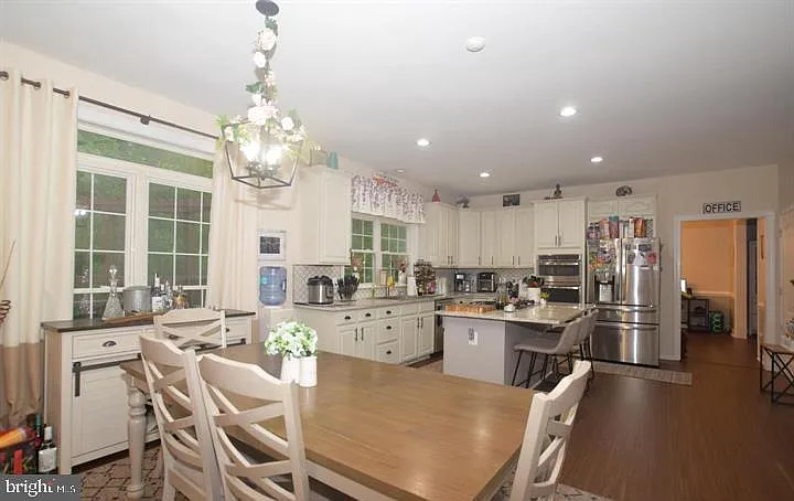 32 Monument Dr — Photo 2