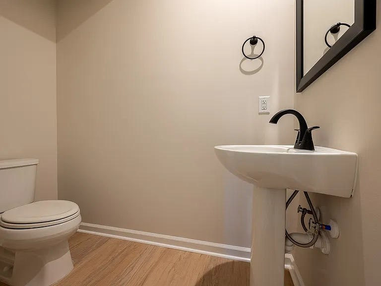 852 Tess St — Photo 27