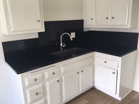 4th image of 1114 W 18th St APT 8