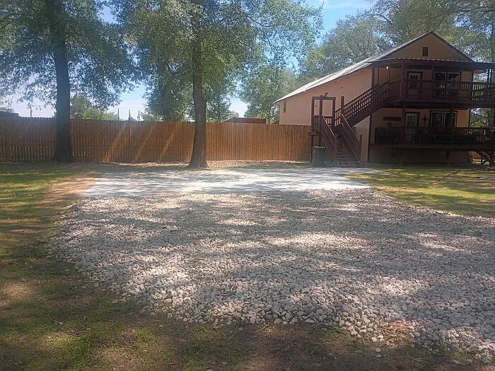 738 Old Pin Oak Rd — Photo 9